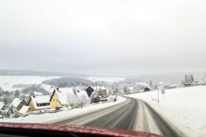 Winterliche Straßenbedingungen im oberen Erzgebirge (Foto F. Frey)