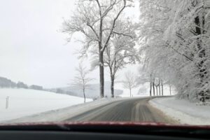 Winterliche Straßenbedingungen im oberen Erzgebirge (Foto F. Frey)