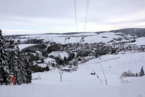 Oberwiesenthal Skihang unter der Schwebebahn