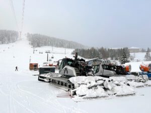 Schwere Technik für Piste und Loipe