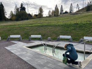 Am Kneipp-Tretbecken